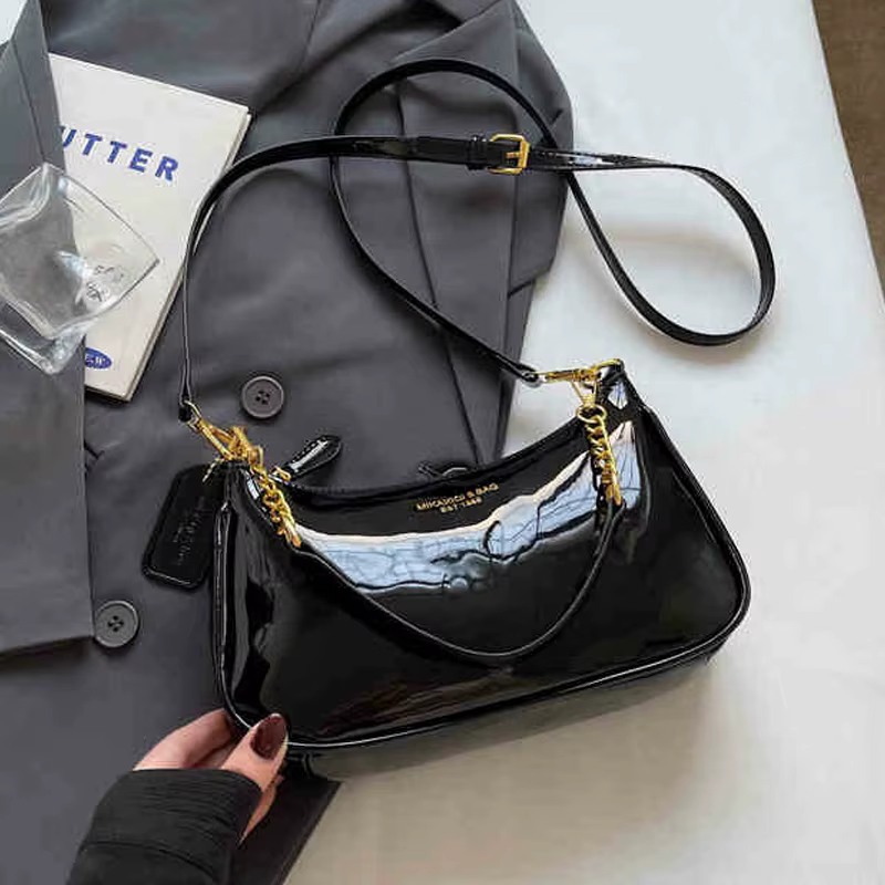 Texture cuir verni brillant sous les bras petit sac été femmes polyvalent chaîne une épaule sacs à b