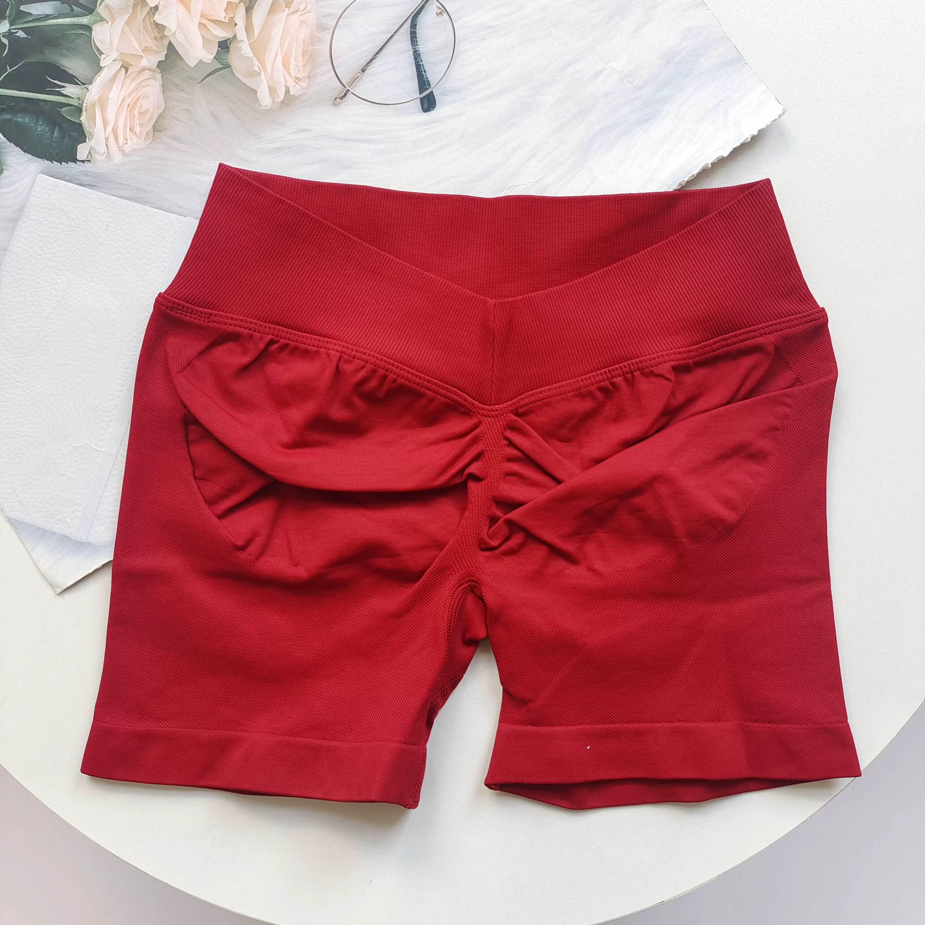 Shorts de sport taille haute pour femme, effet push-up, avec taille en V, pour l'entraînement et le 