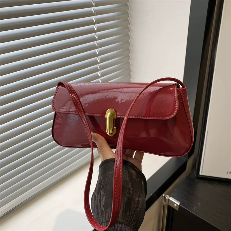 Sac à main élégant en cuir verni rouge bordeaux pour femme, sac bandoulière élégant avec fermoir tou
