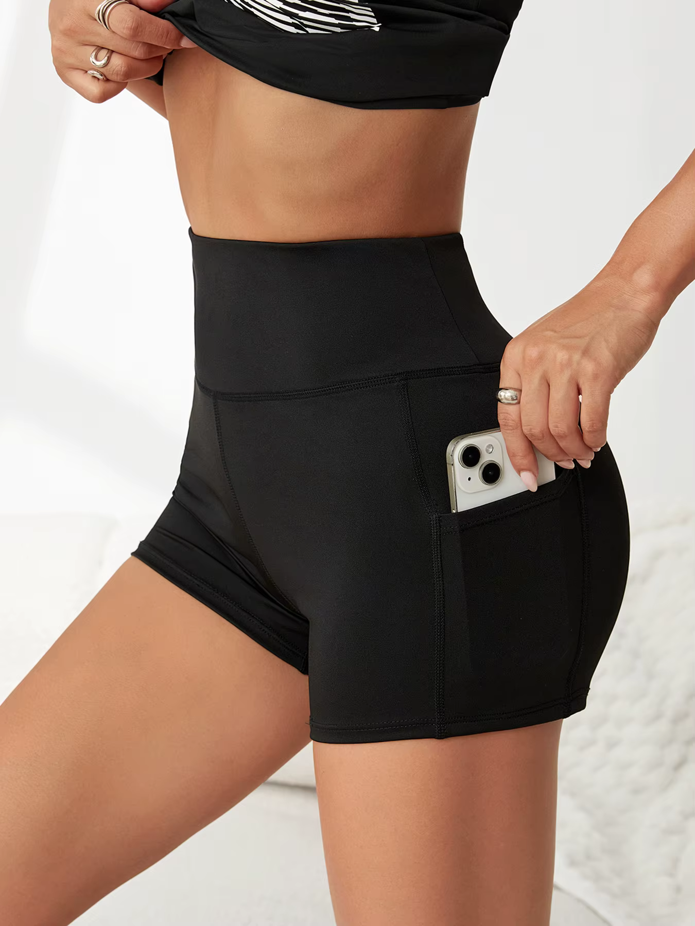 Short de sport taille haute pour femme avec poches diagonales – Sexy, décontracté, parfait pour la c