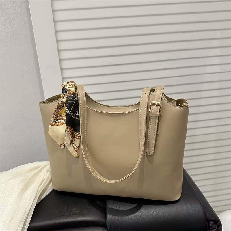 Sac fourre-tout tendance avec accent élégant foulard en soie, capacité spacieuse, trajet polyvalent,