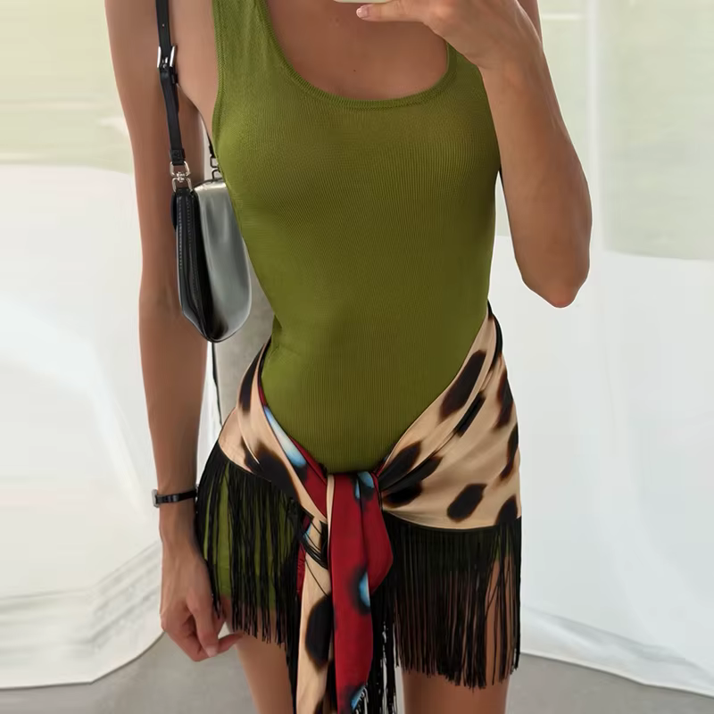 Tenues de vacances chics pour femmes 2026 : Chemise en mousseline transparente à imprimé léopard, mi