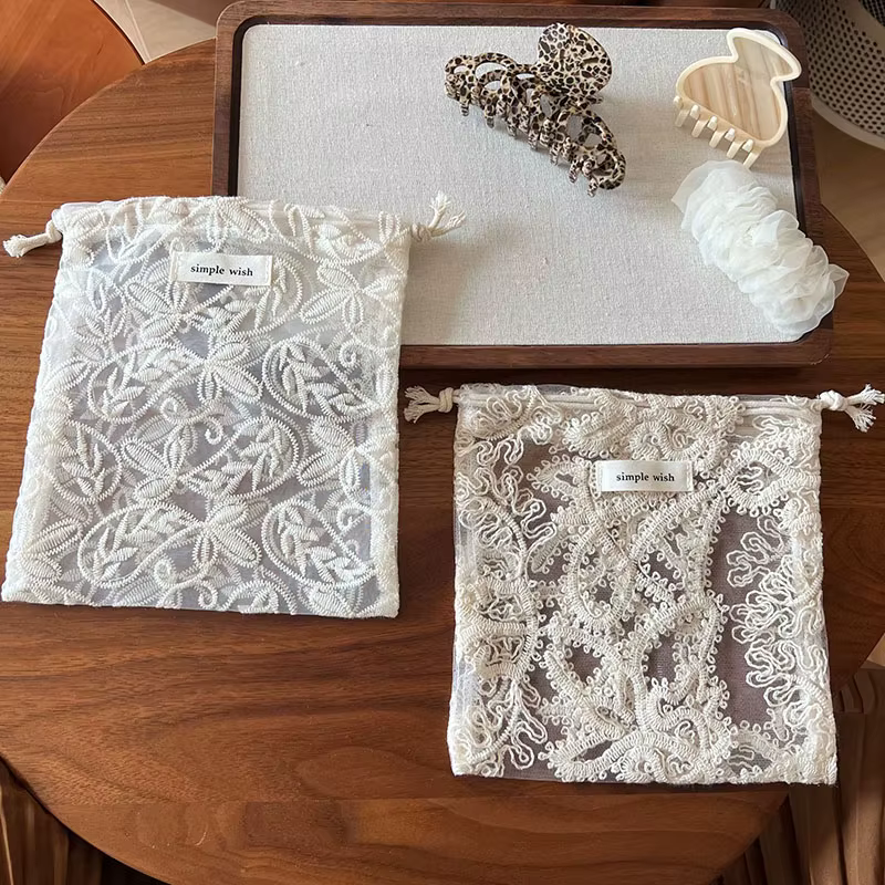 Mode Portable poche dentelle motif corde cordon conception cosmétiques sac toile anti-poussière papeterie sac de rangement étui