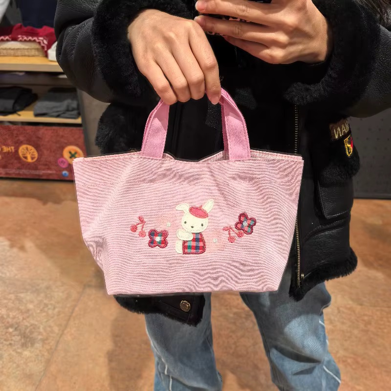Sac à main rose familiarisé avec un motif de dessin animé brodé d'un petit ours pour femme