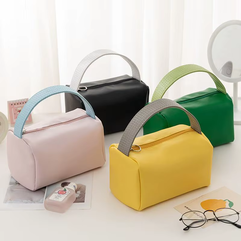 Sac de maquillage en cuir PU imperméable avec poignée supérieure robuste